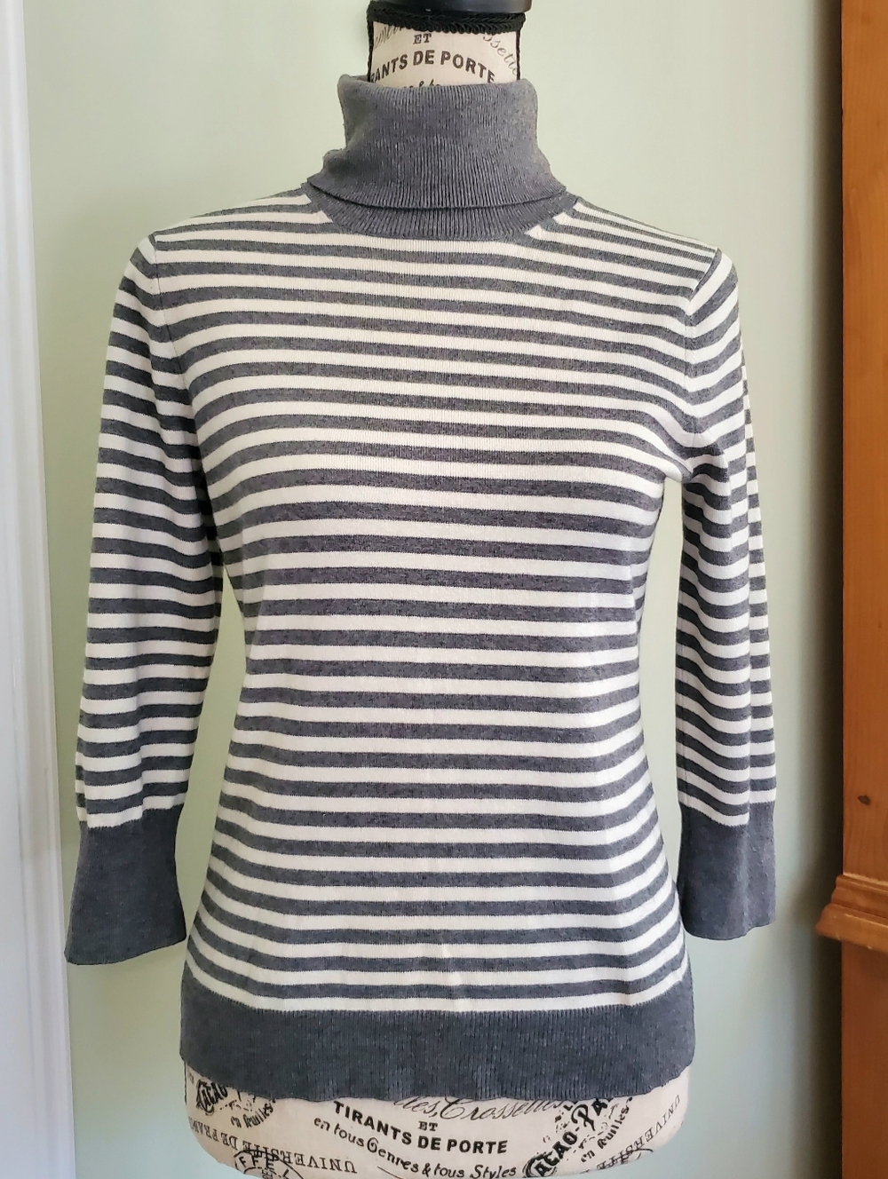 Classic Y2K Banana Republic Silk Blend Turtleneck Sweater Coastal Elegance
